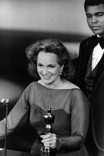 d07242ccf471b1eb6e906cc783bb29ee--oscar-night-oscar-dresses